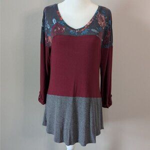 Maurices 24/7 Colorblock Floral Tunic Top Size Small Burgundy Gray High Low Hem